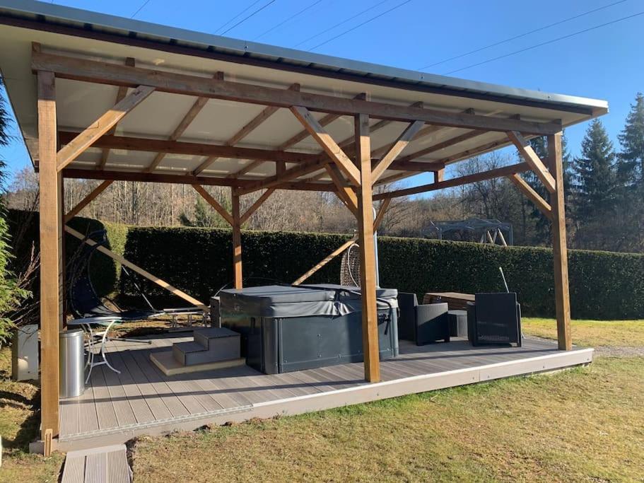 Chalet 2 Personnes Avec Jacuzzi Et Piscine Saisonniere Partagee Corcieux エクステリア 写真