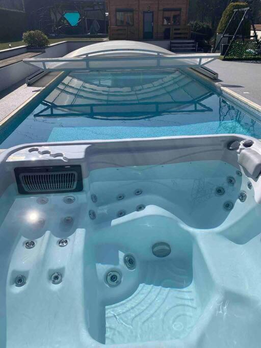 Chalet 2 Personnes Avec Jacuzzi Et Piscine Saisonniere Partagee Corcieux エクステリア 写真