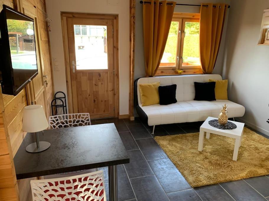 Chalet 2 Personnes Avec Jacuzzi Et Piscine Saisonniere Partagee Corcieux エクステリア 写真