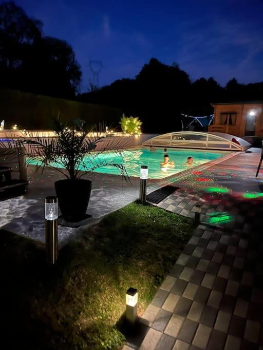 Chalet 2 Personnes Avec Jacuzzi Et Piscine Saisonniere Partagee Corcieux エクステリア 写真