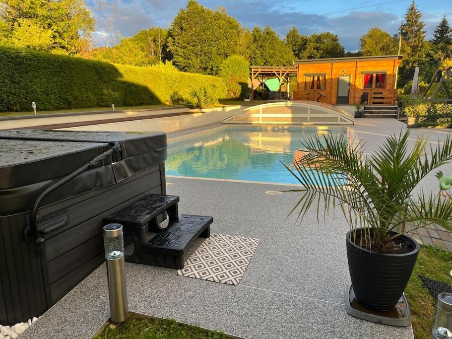 Chalet 2 Personnes Avec Jacuzzi Et Piscine Saisonniere Partagee Corcieux エクステリア 写真
