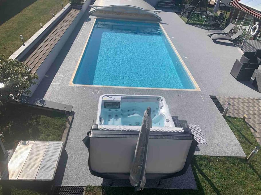 Chalet 2 Personnes Avec Jacuzzi Et Piscine Saisonniere Partagee Corcieux エクステリア 写真